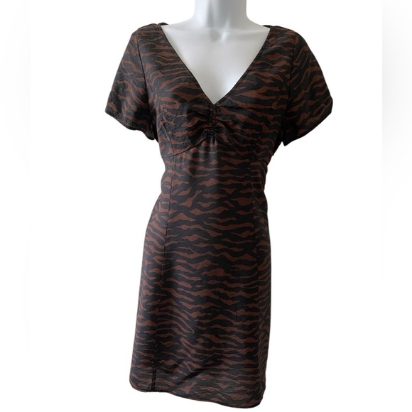 Madewell Abstract Animal Print V-Neck Mini Dress Size 6 | Short Sleeve Textured - Picture 8 of 8